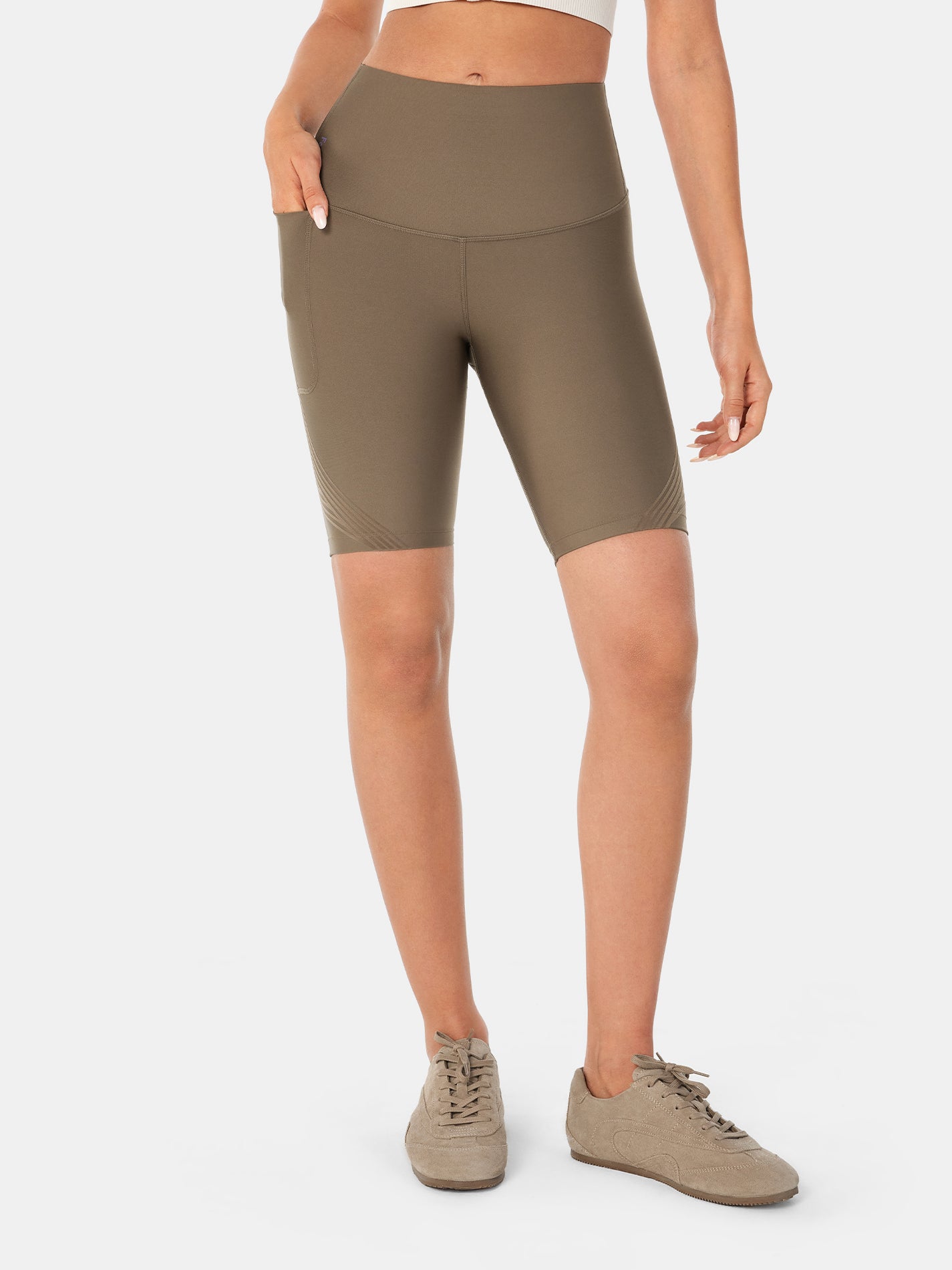 Short cycliste Body Sculpt à poches latérales de 23 cm 