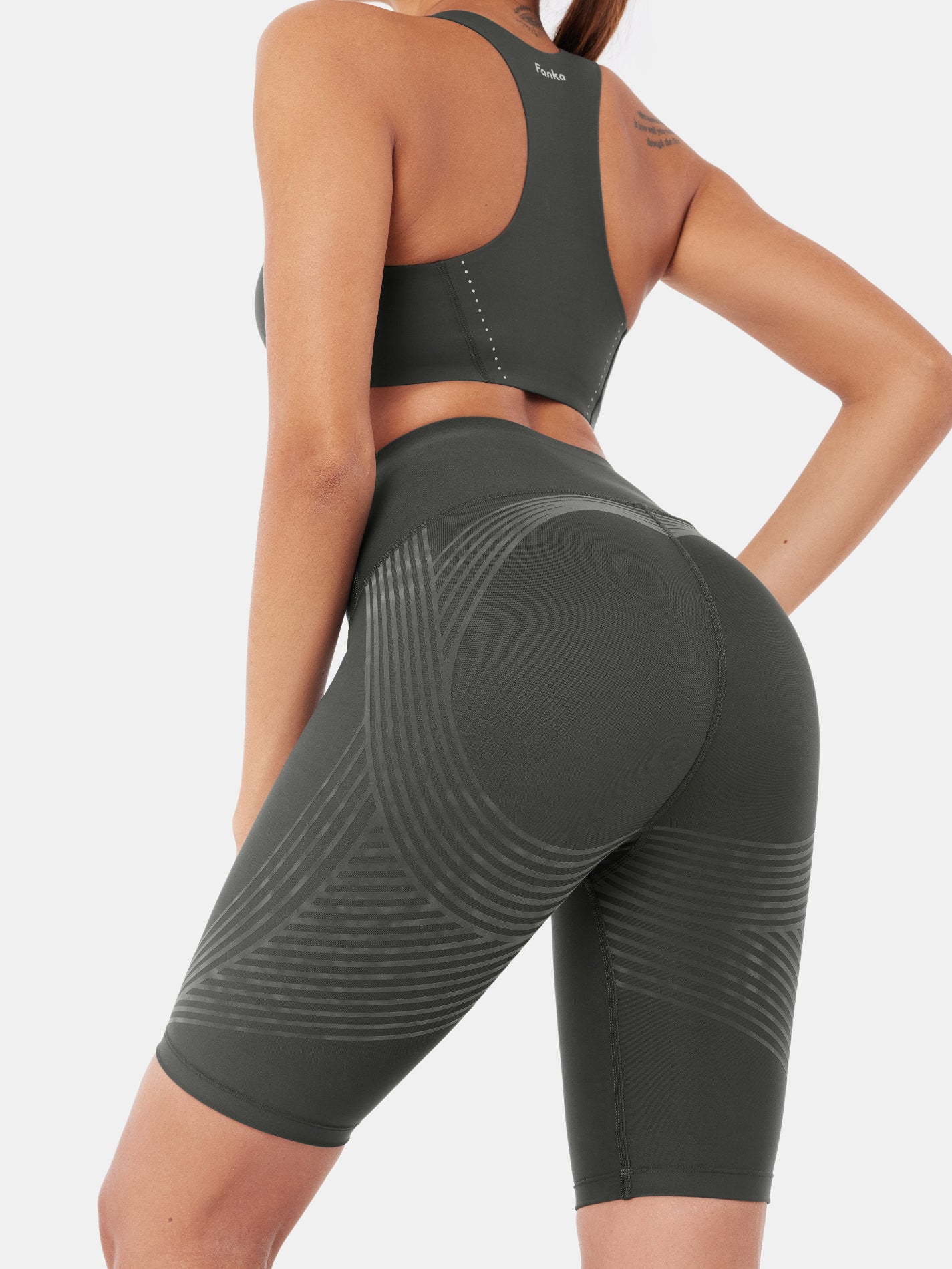 Body Sculpt Side Pocket 9" Biker Shorts (Reversible Wear)